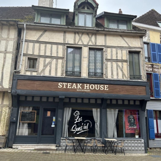 Local commercial TROYES (10000) 68.00m2 - 120 000 € 
