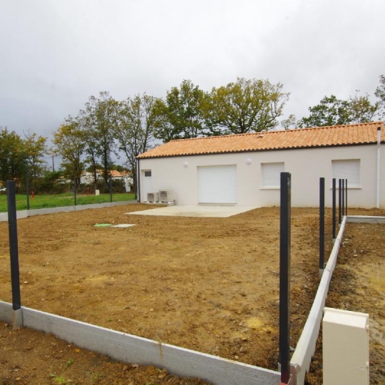 Maison / Villa SAINTE-FOY (85150) 77.52m2 990 € 