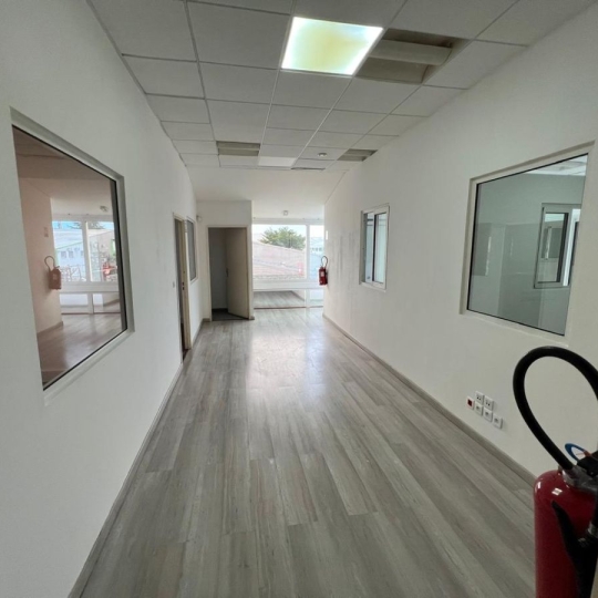 Local / Bureau LA POSSESSION (97419) 320.00m2 4 600 € 