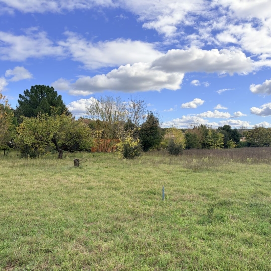 Terrain UZES (30700) m2 - 114 900 € 