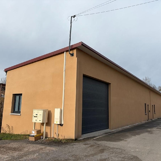 Local commercial LA ROCHE-VINEUSE (71960) 130.00m2  - 915 € 