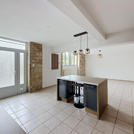 Appartement AZE (71260) 78.00m2 800 € 
