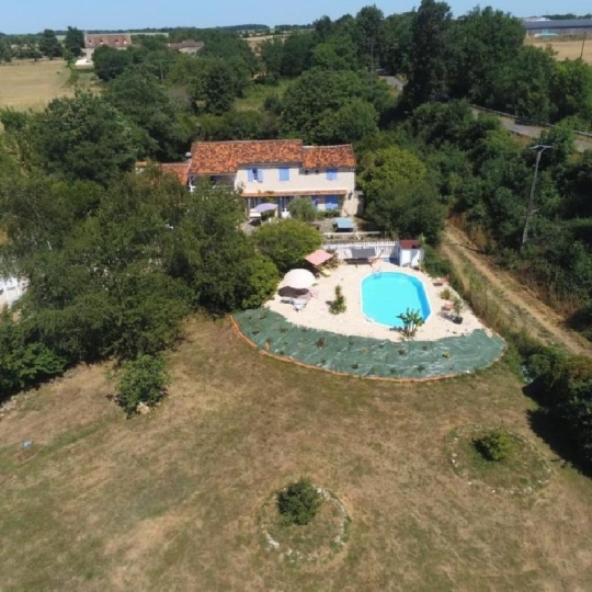 Maison / Villa VERTEUIL-SUR-CHARENTE (16510) 370.00m2 447 350 € 