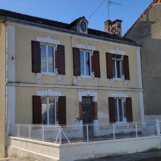 Maison AUNAC (16460) 185.00m2  - 250 000 € 