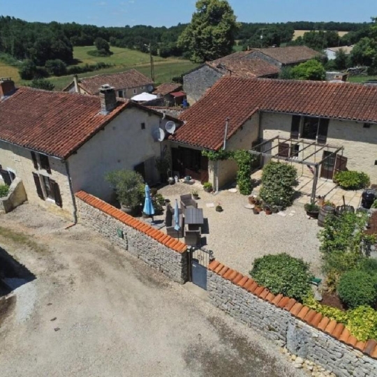 Maison / Villa NANTEUIL-EN-VALLEE (16700) 313.00m2 297 850 € 