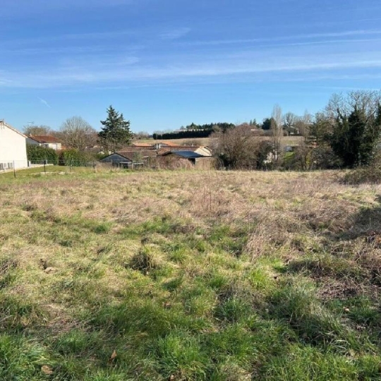 Maison RUFFEC (16700) 0.00m2  - 19 000 € 