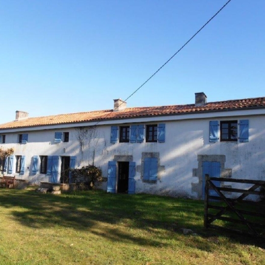 Maison / Villa LEZAY (79120) 180.00m2 234 000 € 