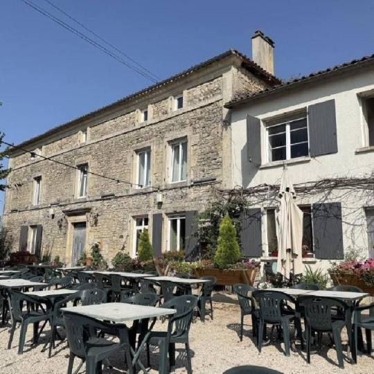 Maison RUFFEC (16700) 342.00m2 - 220 000 € 