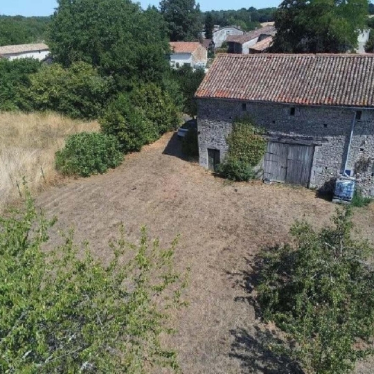 Maison RUFFEC (16700) 107.00m2 - 34 000 € 