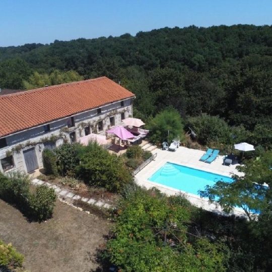 Maison / Villa CIVRAY (86400) 240.00m2 368 400 € 