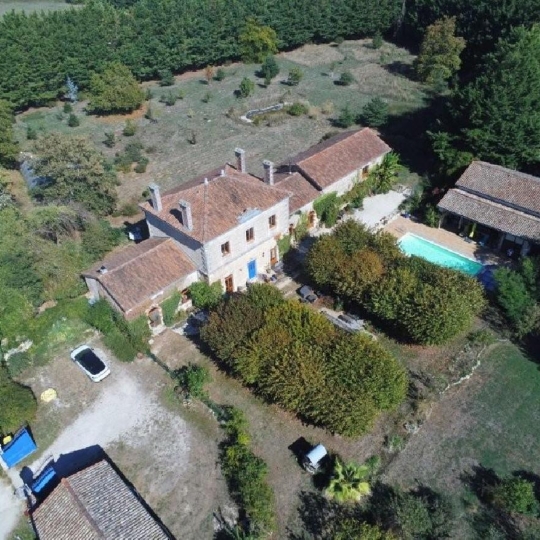 Réseau Immo-diffusion : Maison RUFFEC (16700) 338.00m2  425 000 € 