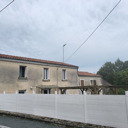 Maison / Villa SAINT-LAURS (79160) 210.00m2 167 500 € 