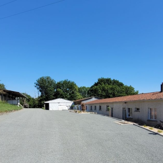 Maison / Villa LARGEASSE (79240) 644.00m2 137 000 € 