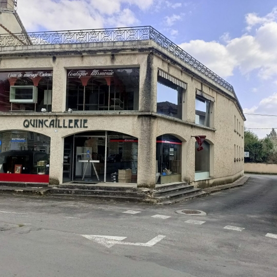 Local / Bureau VERGT (24380) 150.00m2 580 000 € 