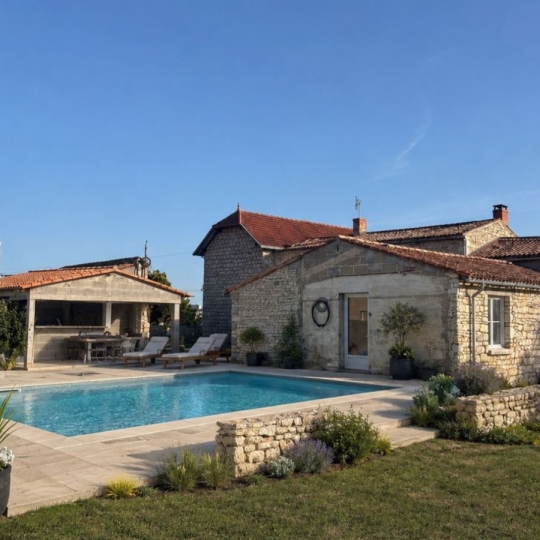 Maison / Villa FONTENAY-LE-COMTE (85200) 317.00m2 522 000 € 