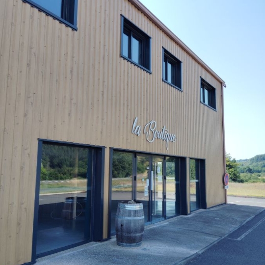 Local d'activité GRUN-BORDAS (24380) 3500.00m2 - 3 675 000 € 