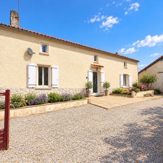 Maison LARGEASSE (79240) 197.00m2 - 145 000 € 