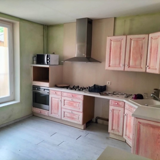 Immeuble BLESLE (43450) 183.00m2 133 100 € 