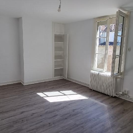 Appartement VILLENEUVE-SUR-YONNE (89500) 48.00m2 490 € 