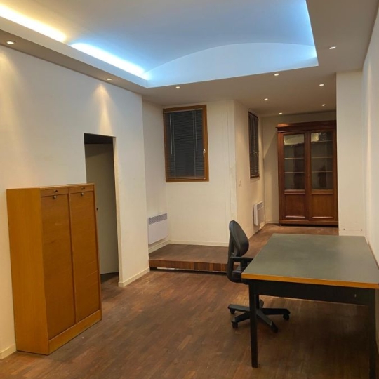 Commerces PARIS (75015) 33.00m2 1 170 € 