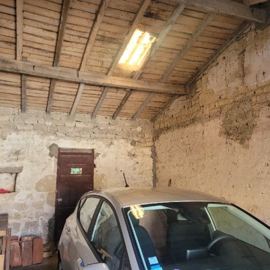 Garage / Parking AULNAY (17470) 32.00m2 100 € 