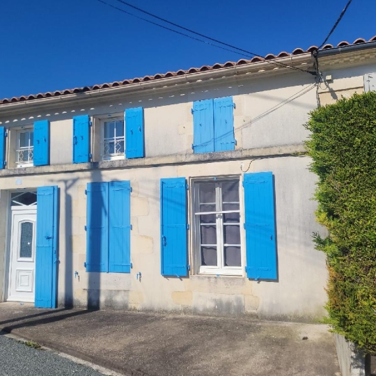 Maison / Villa CHANTEMERLE-SUR-LA-SOIE (17380) 101.00m2 780 € 