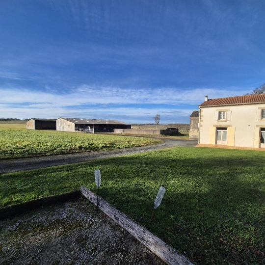 Maison / Villa SAINT-PIERRE-DE-L'ISLE (17330) 127.00m2 263 000 € 