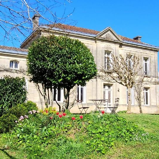 Maison / Villa PUGNAC (33710) 408.00m2 786 600 € 