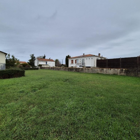 Réseau Immo-diffusion : Terrain SURGERES (17700) 1953.00m2  126 000 € 