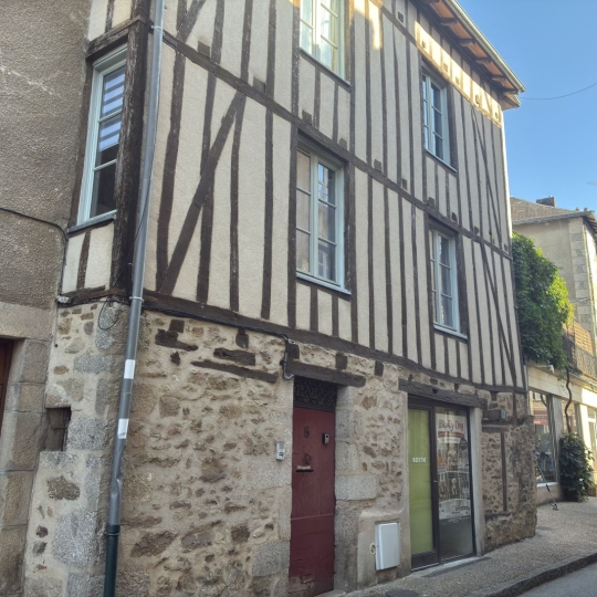 Immeuble SAINT-LEONARD-DE-NOBLAT (87400) 90.00m2 - 134 000 € 