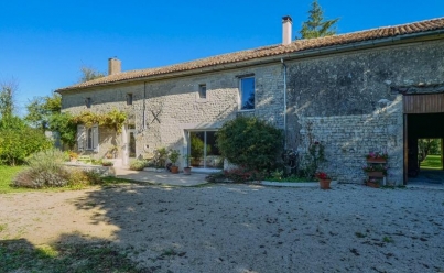 Maison / Villa CHEF-BOUTONNE (79110) 282 m2 285 930 € 
