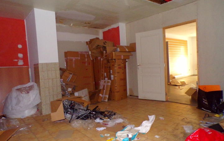 Local commercial BEZIERS (34500)   90 695 € 