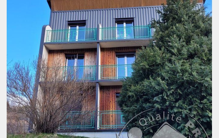 Réseau Immo-diffusion : Domaine  CHAMBON-SUR-LAC  3 126 m2 3 074 000 € 