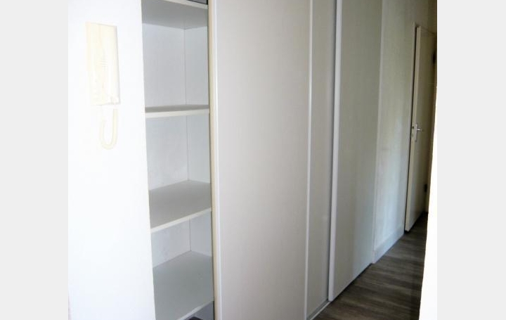 3 Pièces PAU (64000)  62 m2 715 € 