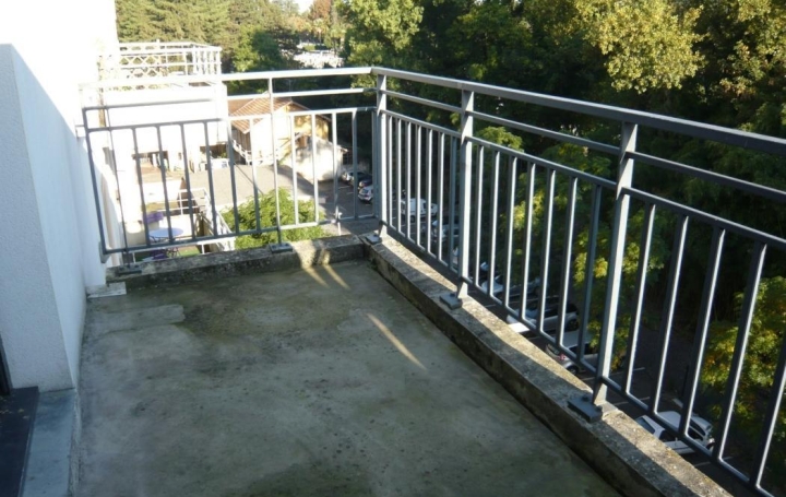 3 Pièces PAU (64000)  62 m2 715 € 