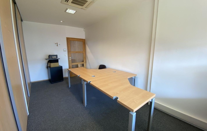 Activité commerciale PAU (64000)  18 m2 400 € 