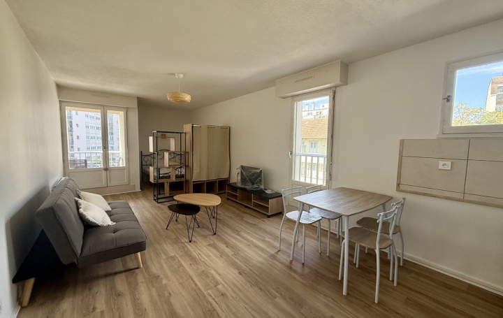 Studio PAU (64000)  32 m2 650 € 