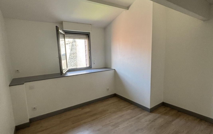4 Pièces PAU (64000)  75 m2 1 015 € 