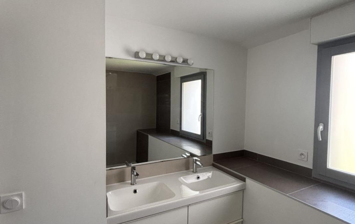 4 Pièces PAU (64000)  75 m2 1 015 € 