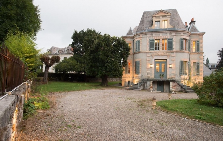 Réseau Immo-diffusion : Maison  LOURDES  300 m2 609 000 € 