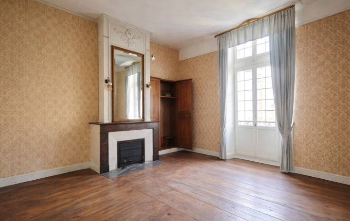 4 Pièces PAU (64000)  143 m2 232 500 € 