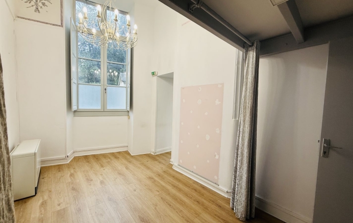 Local commercial PAU (64000)  93 m2 187 000 € 