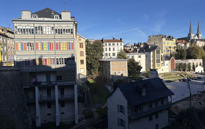 4 Pièces PAU (64000)  145 m2 325 000 € 