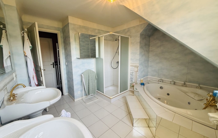 Maison GELOS (64110)  166 m2 365 000 € 