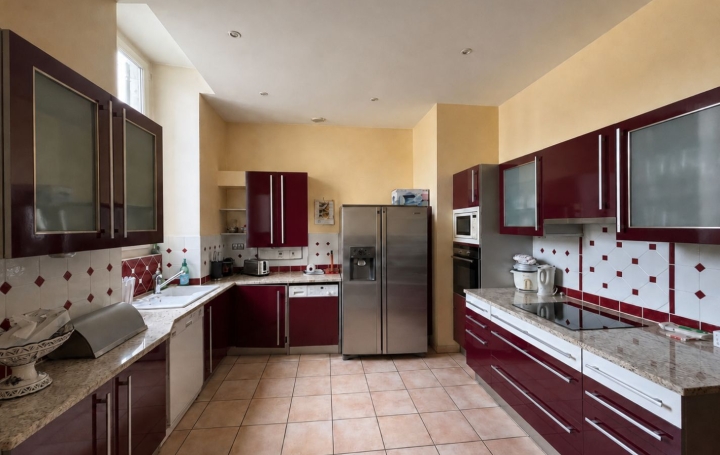 4 Pièces PAU (64000)  102 m2 422 000 € 