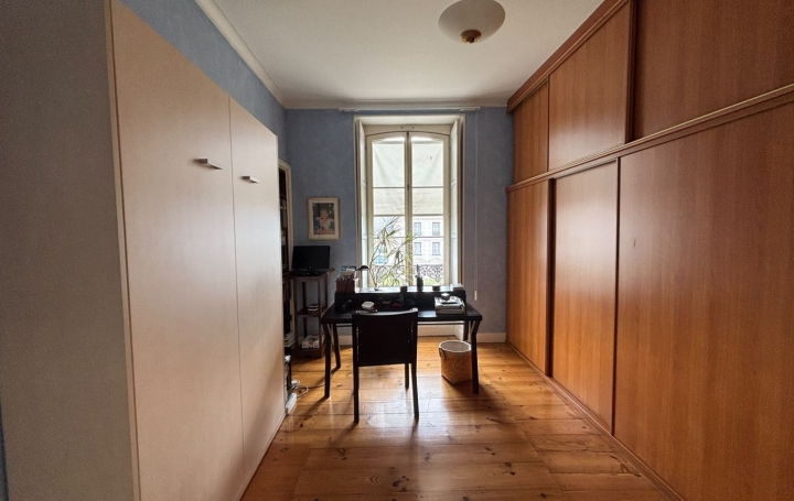 4 Pièces PAU (64000)  102 m2 422 000 € 