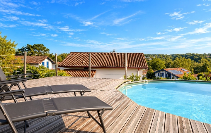 Maison BASSUSSARRY (64200)  161 m2 945 000 € 