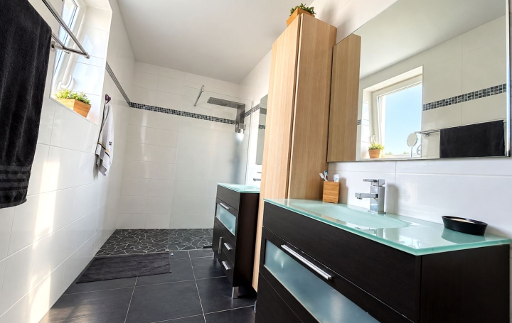 Maison BASSUSSARRY (64200)  161 m2 945 000 € 