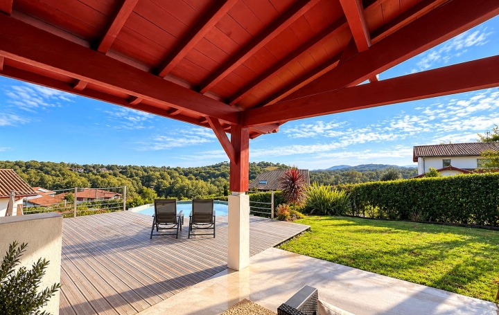 Maison BASSUSSARRY (64200)  161 m2 945 000 € 