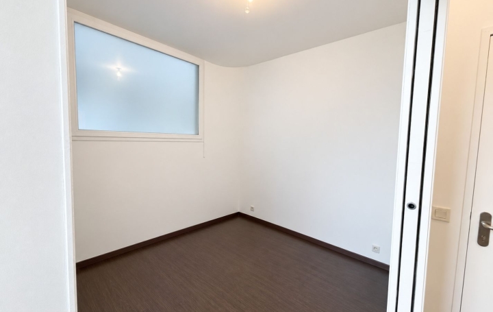 Local d'activité PAU (64000)  65 m2 129 000 € 
